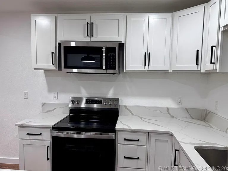 730 N Delaware Pl — Photo 10