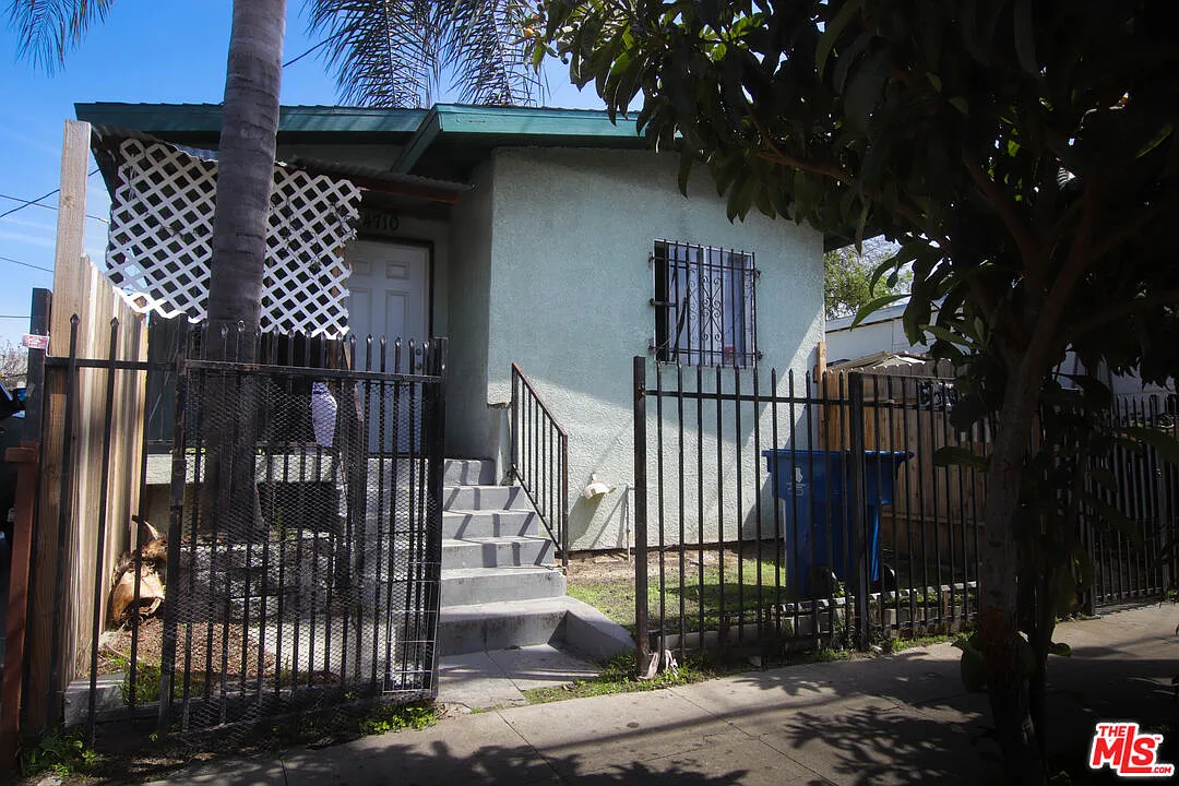 1 bed, 1.0 bath, 700 sqft, $1,900 — Photo 1