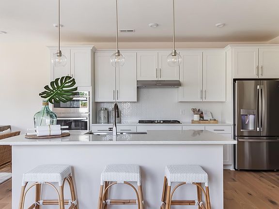 3rd image of 135 B Berkeley Ave