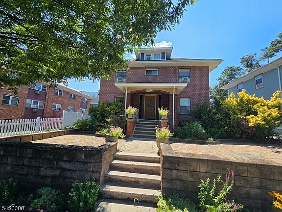 2nd image of 434 Conover Ter
