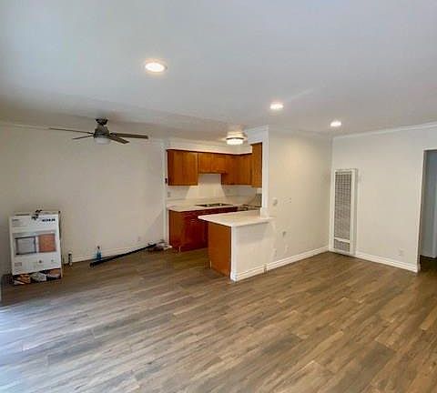 2nd image of 5255 Satsuma Ave