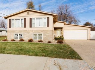 1604 W 39th St, Sioux Falls, SD 57105