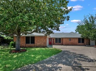500 W Robin Ct, Desoto, TX 75115