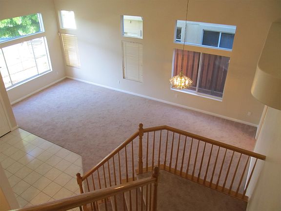 4th image of 917 Mulberry Way