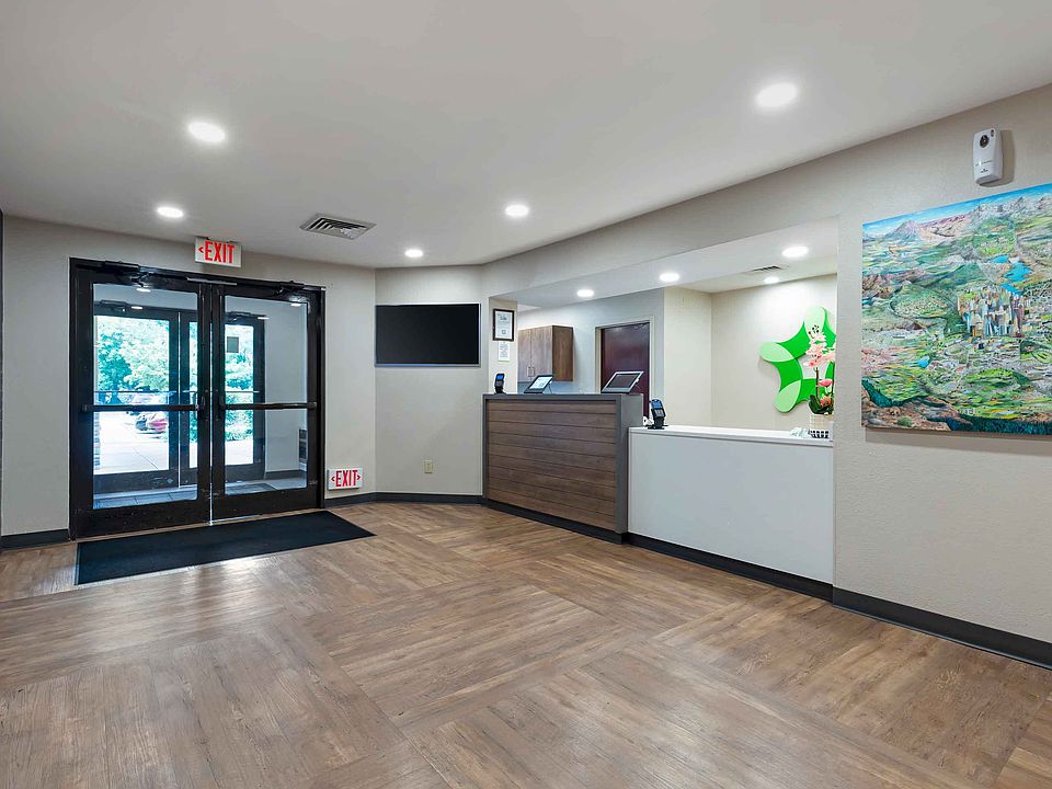 Lobby and Guest Check-in