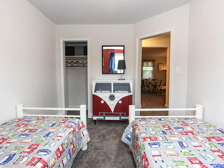 Lothian and Oakridge Apartments — Photo 8