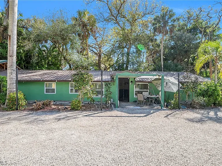 182 W Mariana Ave — Photo 1