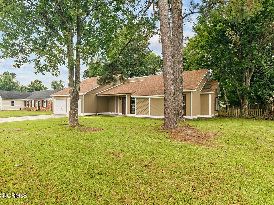 2221 Bridle Trail Midway Park Nc 28544 Zillow