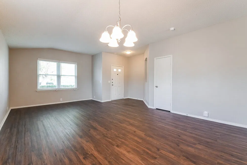 3 bed, 2.0 bath, 1878 sqft, $2,365 — Photo 3