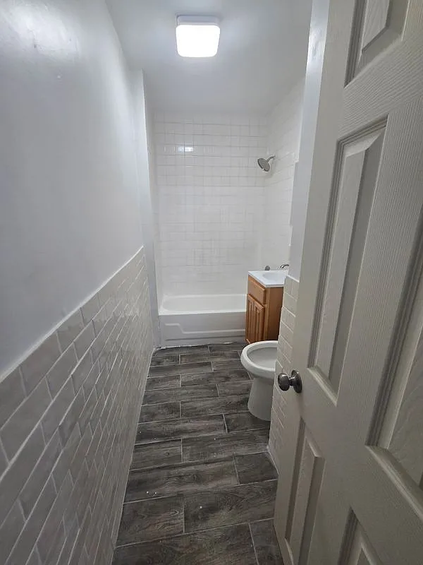 5 bed, 2.0 bath, 1167 sqft, $2,500 — Photo 3