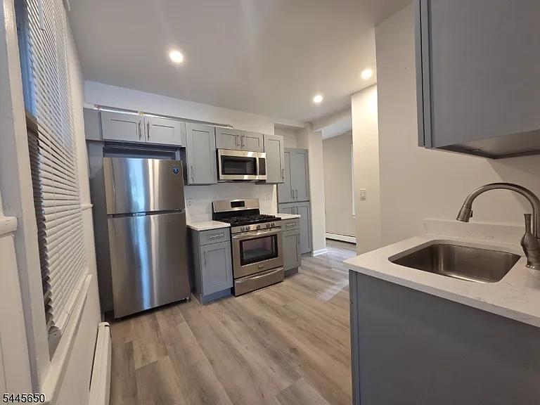323 William St #1 — Photo 12