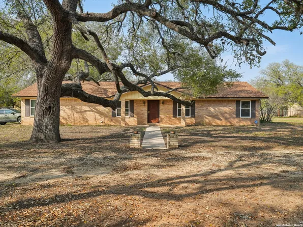 101 Deer Run, Pleasanton, TX 78064