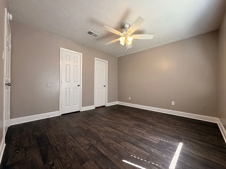 Brazos Point Apartments — Photo 30