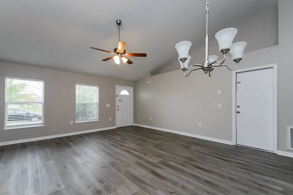 3 bed, 2.0 bath, 1976 sqft, $2,510 — Photo 4