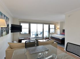 300 E 40th St
