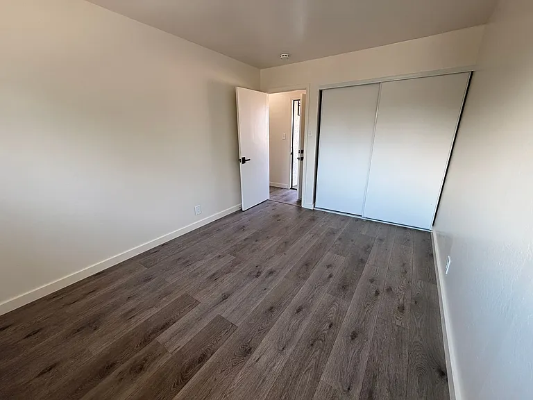 South Garden Apartments — Photo 14