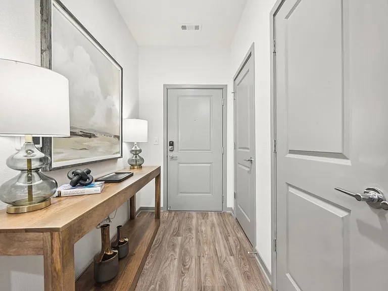 The Garrison Luxury Apartments — Photo 5