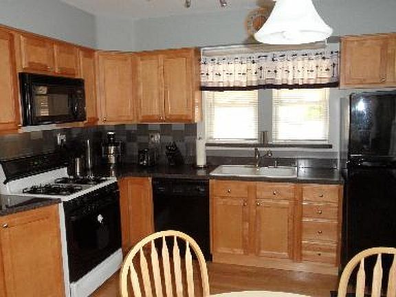 3rd image of 3127 Emerson St