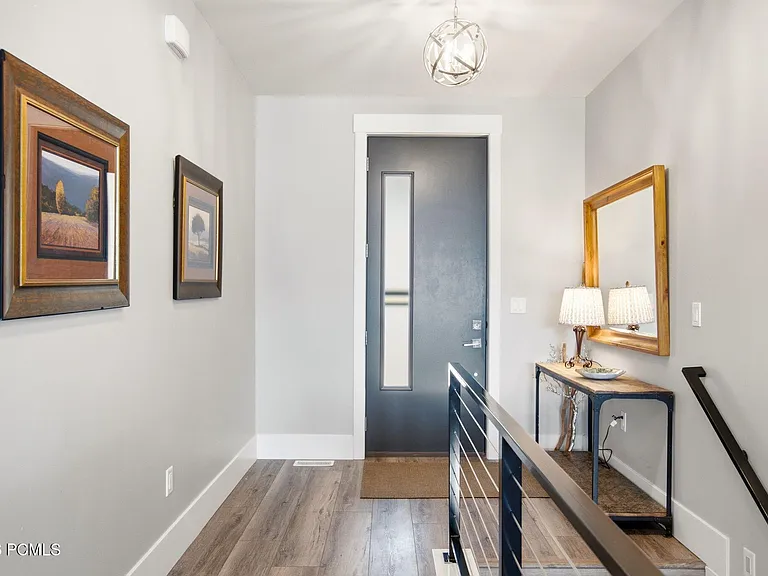 11293 N Shoreline Dr — Photo 2