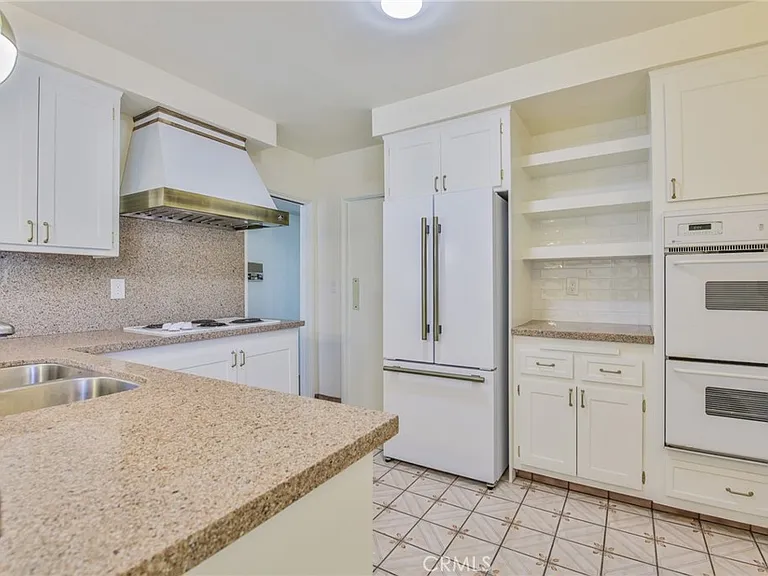 3744 Pine Ave — Photo 12