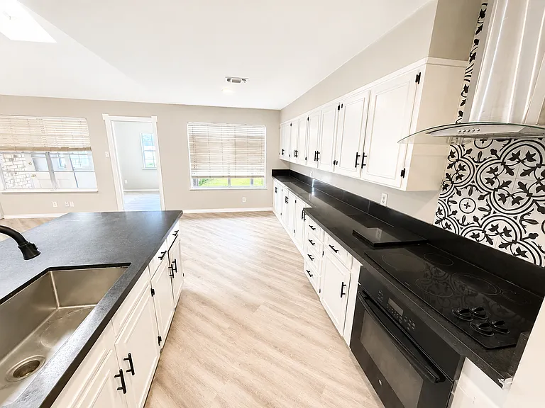 3225 Southland Blvd — Photo 8