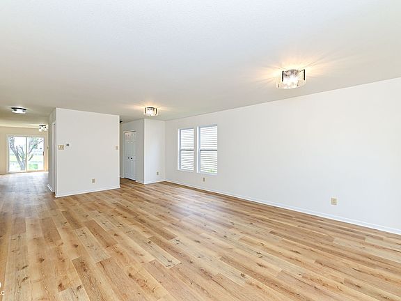 3rd image of 10927 Mansfield Way