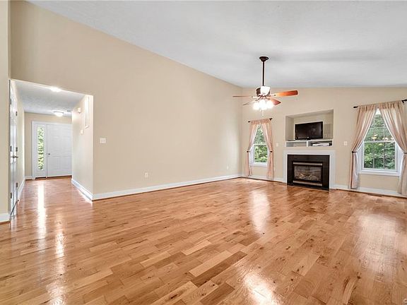 2nd image of 6050 Winsborough Ln