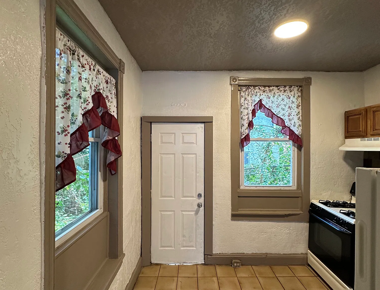 3 bed, 1100 sqft, $1,350 — Photo 4