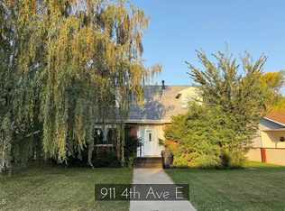 911 4th Ave E, Williston, ND 58801