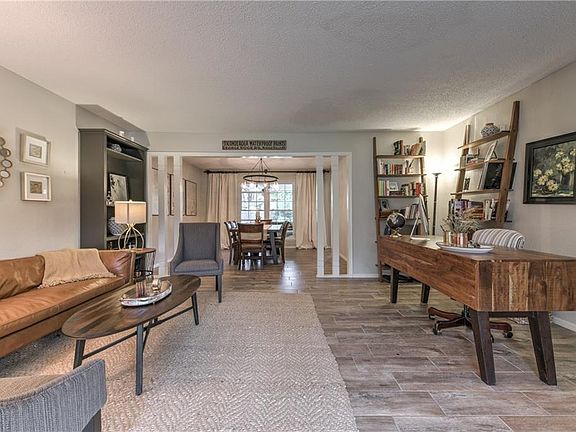 5th image of 2109 Creek Cir