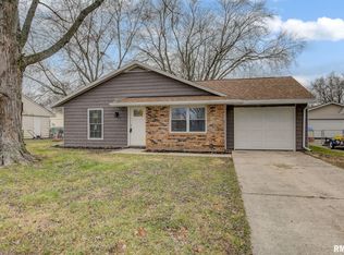 2077 Stonehenge Rd, Springfield, IL 62702