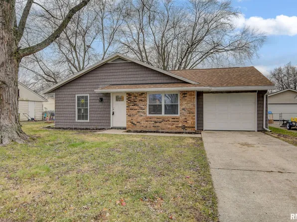 2077 Stonehenge Rd, Springfield, IL 62702