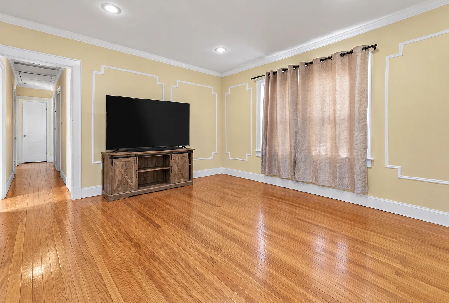 4 bed, $5,500 — Photo 2