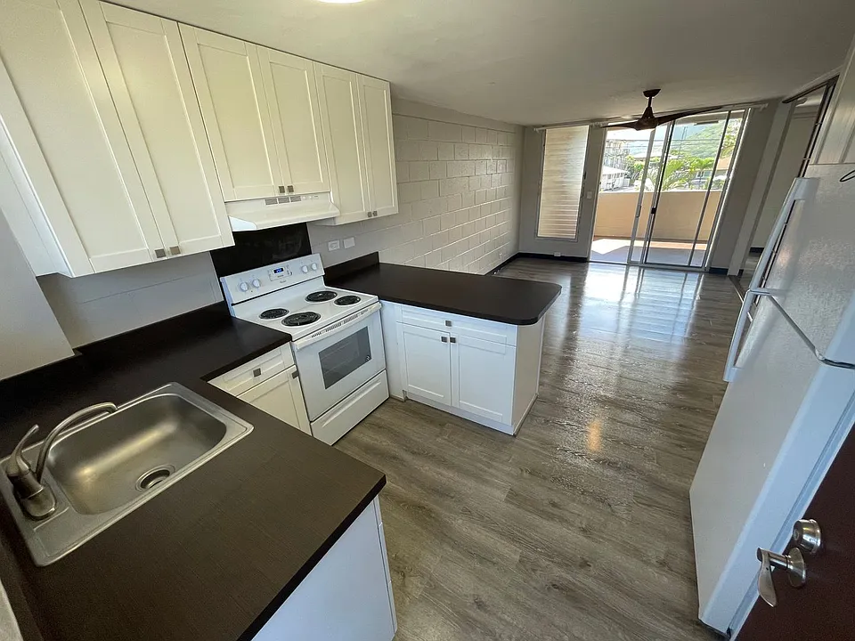 82 Kihapai St