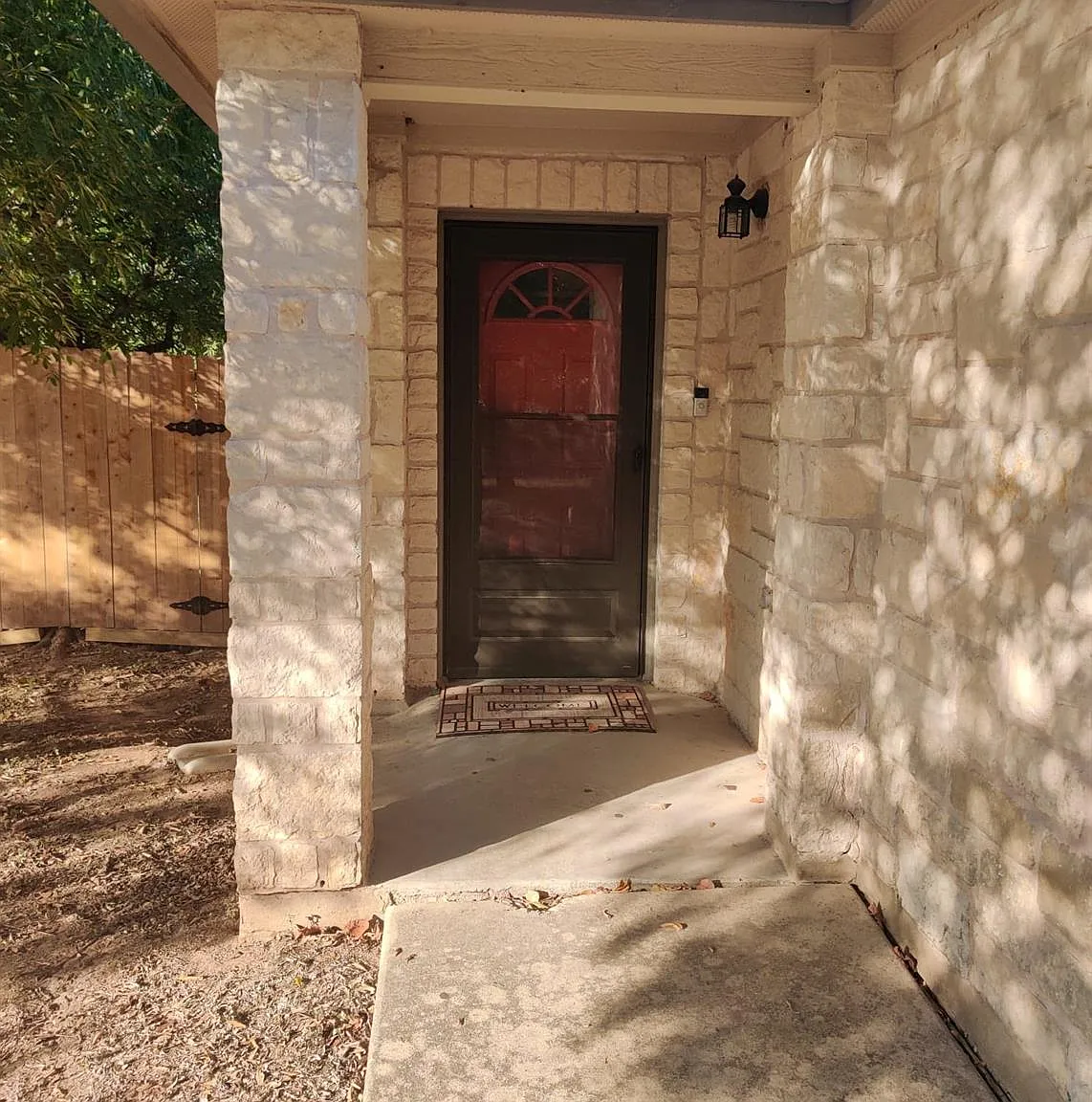 4 bed, 2.0 bath, 1692 sqft, $2,600 — Photo 2