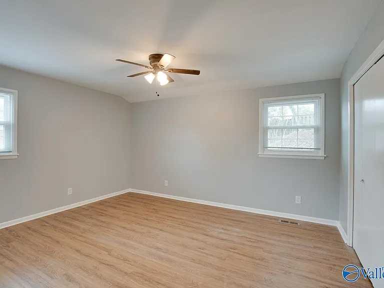 9802 Dolphin Dr SE — Photo 16