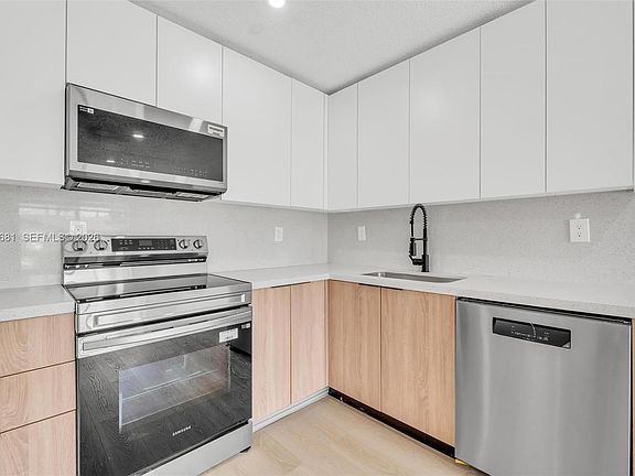 5th image of 1611 NE 50th Ct Unit 1
