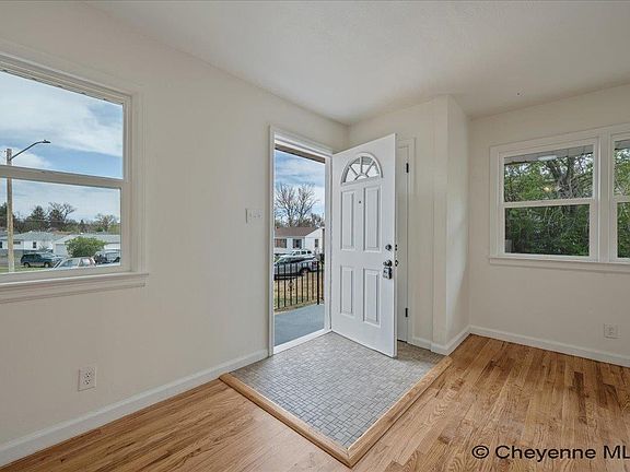 5th image of 2925 Holly Ct