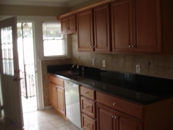 4th image of 2423 Park St APT D
