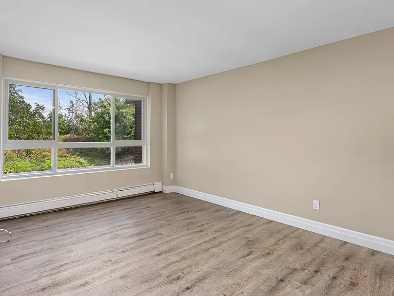 111 Amherst Dr — Photo 6