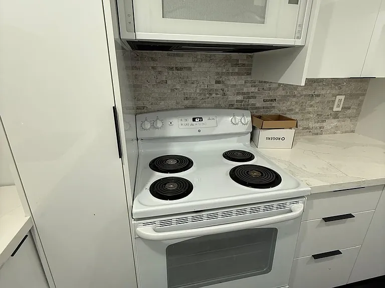 54 Moneypenny Pl — Photo 12