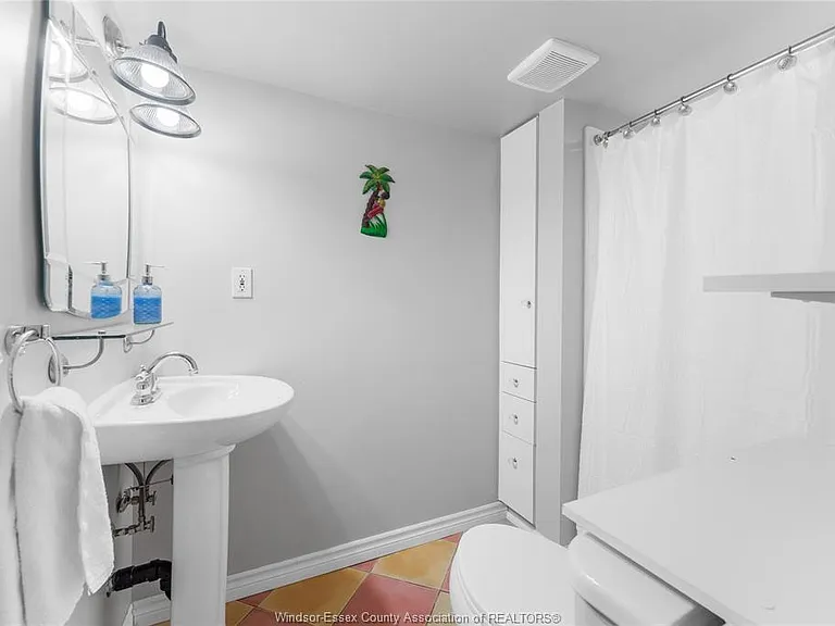 1229 Chilver Rd — Photo 7