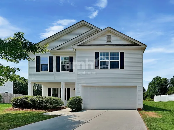 5888 Odenton Ln, Pfafftown, NC 27040