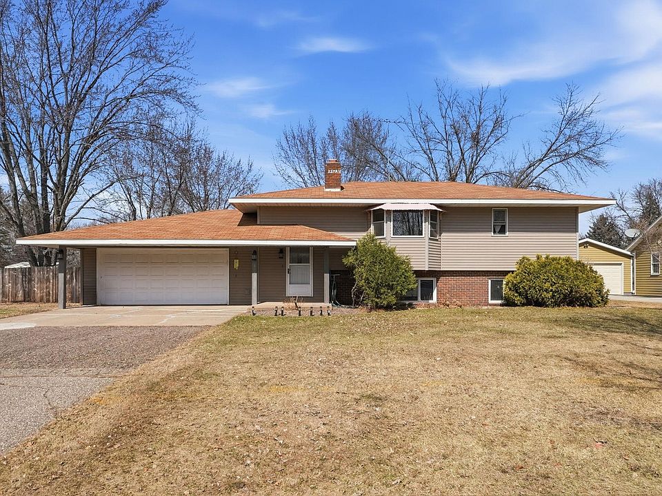 1st image of 833 Lewis Pl
