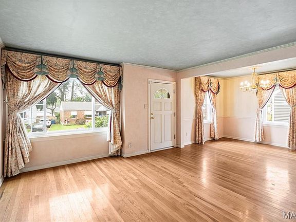 3rd image of 10521 Saint Henry Ln
