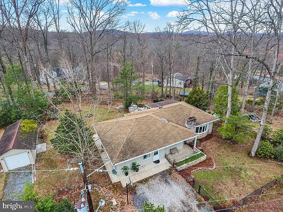 4th image of 160 Kennedy Ln