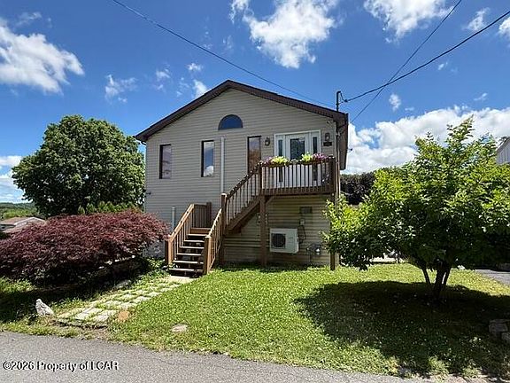 3rd image of 960 N Manhattan Ct