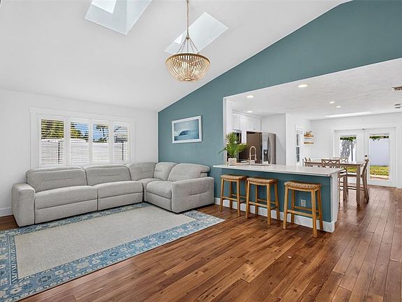 3rd image of 4713 MONTROSE AVENUE