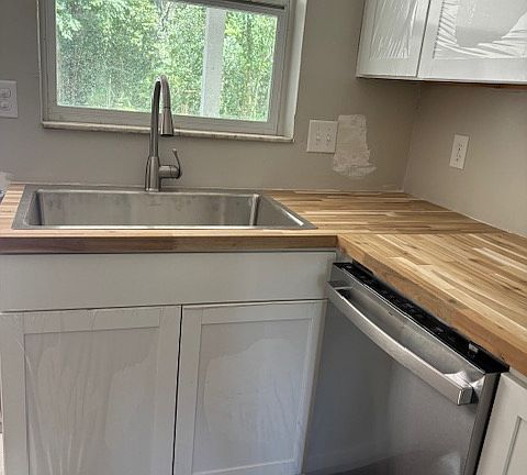 2nd image of 1103 NE 12th Ave