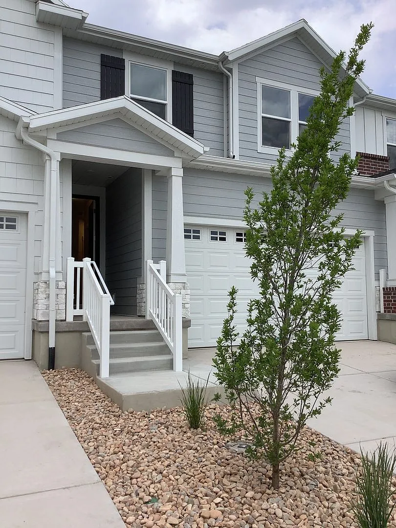 New Construction Townhome Located in Prime Saratoga Springs Location. — Photo 1